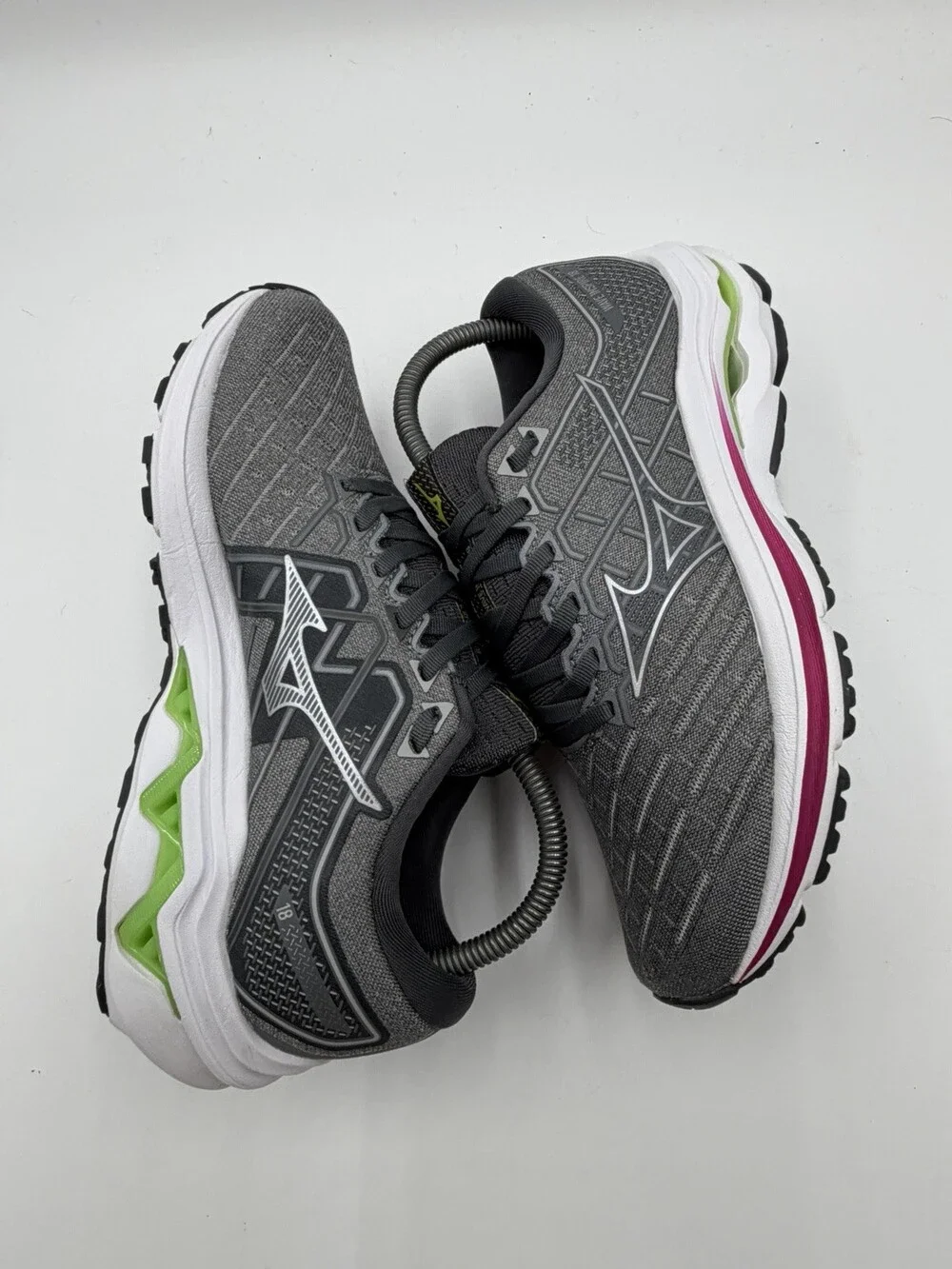 MIZUNO Wave Inspire 18 Womens Sz 7.5 Running Gray Shoes J1GD224405